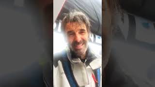 Denis parvient à repasser sa drisse de spi | Vendée Globe 2024