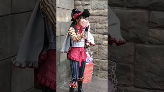 USJ 無茶可愛いピグミーパフキーパーさんの動画。写真撮影中2(2)