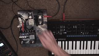 Synth Meets Pedal - Fuzz into Flanger into Reverb for awesome space pads !