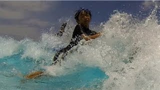 波のプールで遊ぼう　Wave pool