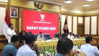 Momen Wamenhan M. Herindra memimpin Rapat Pleno KKIP 2024 di gedung Urip Sumoharjo, Kemhan.