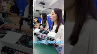 一话筒，一手机，一声卡就可以组建#家庭ktv  #声卡效果演示 #爱生活爱唱歌 #唱歌#声卡