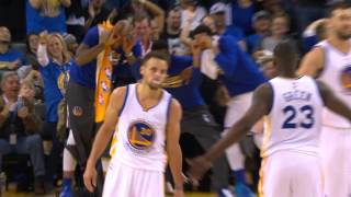 Stephen Curry Throws Left-Handed Bullet Pass to Draymond Green