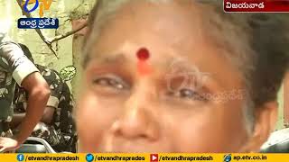 Wife \u0026 Husband Protest in front of Raj Bhavan in Vijayawada | land issue