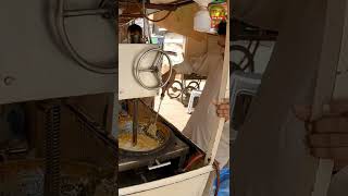 Gurdani Chikki Making Process Kharadar Karachi Noorani Cikki House #pk  #streetfood #candy #Shorts