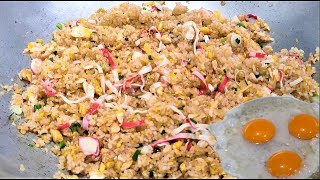 Fried Rice Eggs with Crab's Meat Recipe - បាយឆាពងទាជាមួយសាច់ក្តាមងាយៗតែឆ្ងាញ់