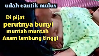 pijat perut gadis cantik