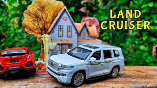 Toyota Land Cruiser V8 SUV 1:32 Scale Diecast Model Car | Land Cruiser toys | Diecast Cars