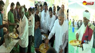 Minister Chelluboina Venugopala Krishna Serve Tiffins | Jayaho BC Maha Sabha @SakshiTVLIVE