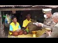 องคมนตรี เชิญถุงพระราชทานไปมอบแก่ผู้ประสบอุทกภัย ที่จังหวัดพิจิตร นครสวรรค์ และอุตรดิตถ์