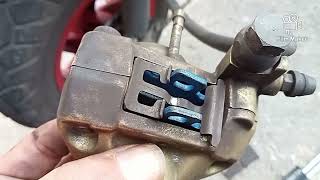 How to replace front brake pads on scooter Gilera.