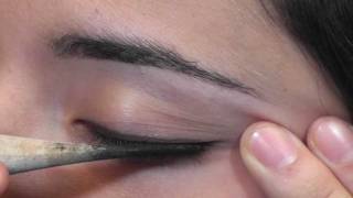 Applying Sormeh by Zan to Your Eyes Part 2