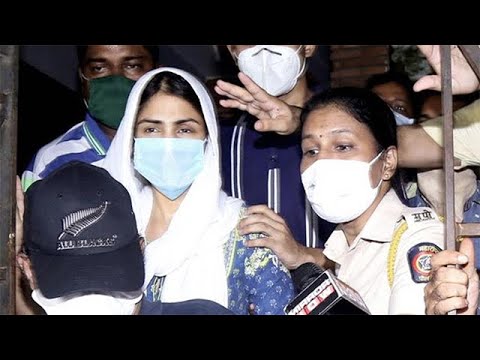 Rhea Chakraborty Reaches Home After Spending 1 Month In Jail - YouTube