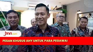 Tinjau Kinerja Pegawai, AHY Disambut Meriah