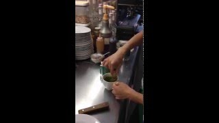 抹茶ラテの作り方/How to make Matcha Latte #Shorts