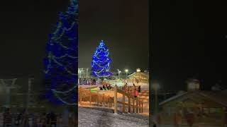 Christmas vibes in the ski resort #montreal #canada #مونترال #کانادا #skiing #skiresort #christmas