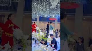 儿子娶媳妇，爸妈来添彩跳舞，没点才艺还真不行#wedding