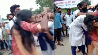 2 Ladkiyon Ki Fight Bus Stop Par | Video Goes Viral On Social Media | SACH NEWS |