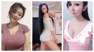 熟女每天展示身材,過的笑嘻嘻Mature women show their bodies every day, laughter