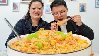 丹丹晚餐做个青椒鸡蛋拌饭，啃个烧鸡一口接一口，大碗也不够吃！【胖手手丹丹】