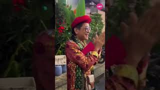 MC Thanh Bạch lăn lê thảm đỏ, hành xử gây sốc