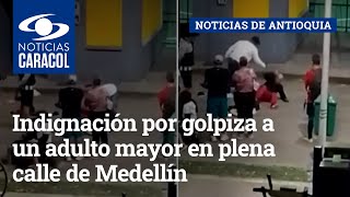 Indignación por golpiza a un adulto mayor en plena calle de Medellín y sin que alguien lo evitara