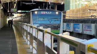 横浜線E233系6000番台ｸﾗH006編成　快速桜木町行きとして十日市場駅を低速通過するシーン