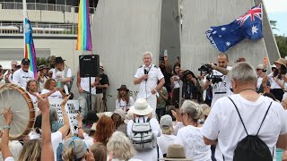 Former Qantas pilot speaks out about loss of freedoms 'fought and died for'