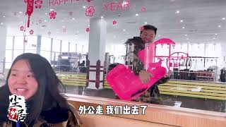 带婆妈跟外公出去嗨！见2位长辈玩的这么开心，小八也跟着乐