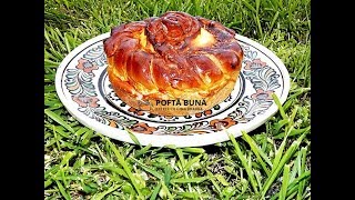 Pasca traditionala cu branza dulce si stafide, reteta moldoveneasca