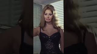 Sophia Loren, 20 de Septiembre de 1934 / short#004 / Bachata