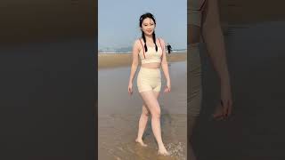 豆芽鴨鴨：微胖女生，海灘美女，氣質女神 #搞笑視頻 #娛樂 #shorts