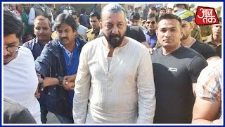 Sanjay Dutt’s Bodyguards Beat Up Media On The Sets Of Bhoomi, FIR Registered