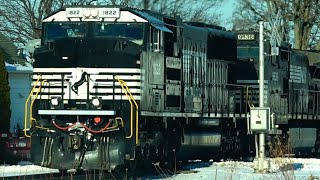 New NS SD70ACC  Leads Freight Train