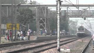 Aggressive Honking RPM WAP7 Legendary AP Express at 110kmph !!