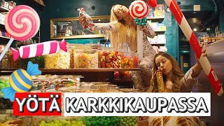 YÖTÄ KARKKIKAUPASSA 🍬🍿 | Luukku 13 🎅