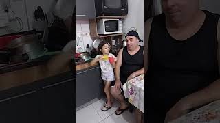 Filho oferece alguma coisa pra visita #viral #shorts #funny  #videosengraçados #rir #viralvideos