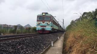 [China Railway] 韶山3型電力機車牽引K828次列車接近貴陽站