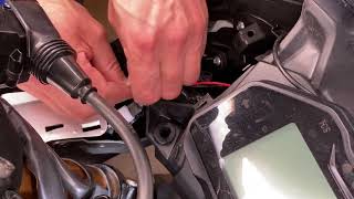 Yamaha (YZF155D-A) R15M - Removing the Front Panel