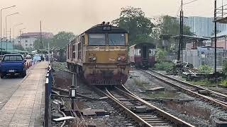 บบรยากาศที่สถานีรถไฟธนบุรี ขบวน 254 ล่าช้าพ่วงหัวรถจักรมาสองหัว วันที่ 19 กพ 68