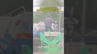 过路洒水车秒变消防车，弟弟开车，姐姐指挥，父亲洒水#暖心