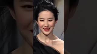 神仙姐姐刘亦菲: 玫瑰之美与永恒的风采 (Liu Yifei: Rose Beauty and Timeless Elegance)