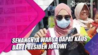 Senangnya Warga Dapat Kaus dari Presiden Jokowi