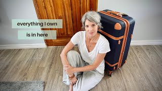 My Minimalist Life Fits Into a Suitcase ~ Extreme Minimalism