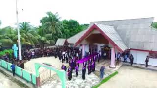 Pemasangan Penutup Gereja GPM Desa Romean Kecamatan Fordata