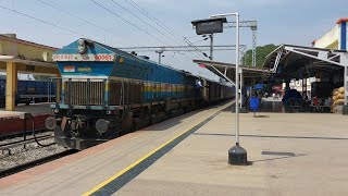 Arrival \u0026 departure of 14806 Barmer Yesvantpur Ac Express with Sabarmati Wdp4b 😍| Arsikere Junction