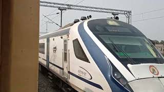 Train 22436 NDLS BSB Vande Bharat Express skipping Jhunsi...#vlog #indianrailways #railways #vlogger