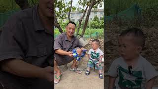 农村袖珍人的搞笑日常！有多少人和吴康一样，舒服的鞋子会买好几双#funny #ruralcomedy #搞笑 #可愛 #ruralfunny #农村生活