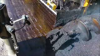 CAT स्प्रे पेवर मशीन। CAT spray paver machine.पेवर्स  समाधान प्रदान करते हैं।