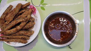 Cá kèo chiên giòn chấm mắm me.Quá ngon.Crispy fried goby fish dipped in tamarind sauce. So delicious